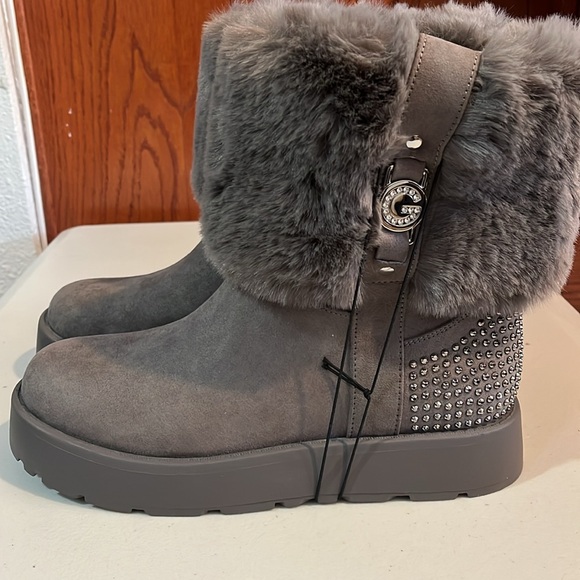 GBG LOS ÁNGELES WOMEN’S ALEYA.
FAUX SUEDE ANKLE BOOTS SIZE 8 Grey /silver. - Picture 5 of 6